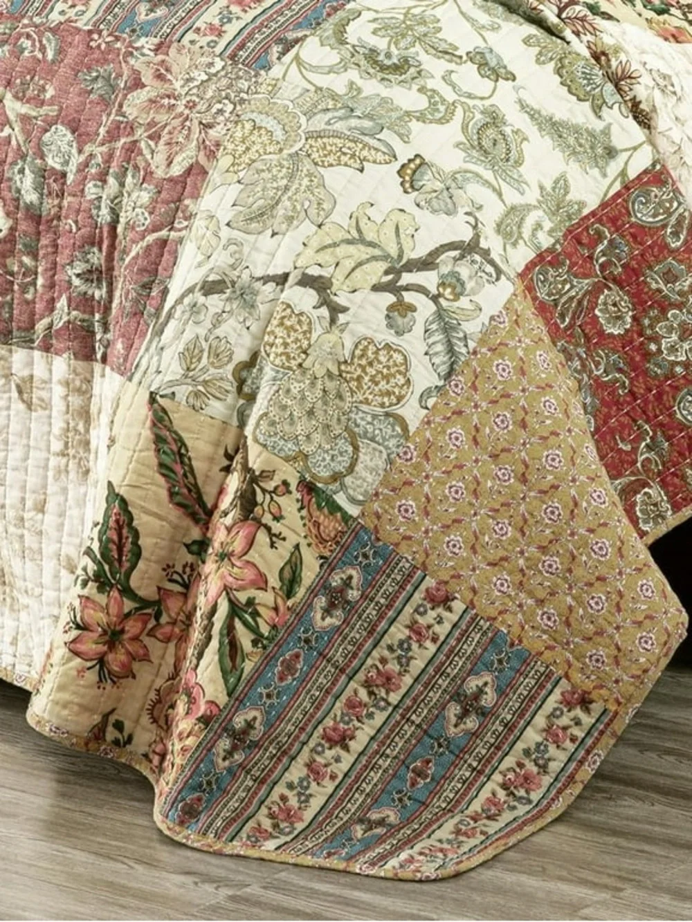 Patchwork Floral cal king 3 piece Quilt Set - 100% cotton